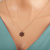 Collier femme flocon de neige en argent et pierre noire rose